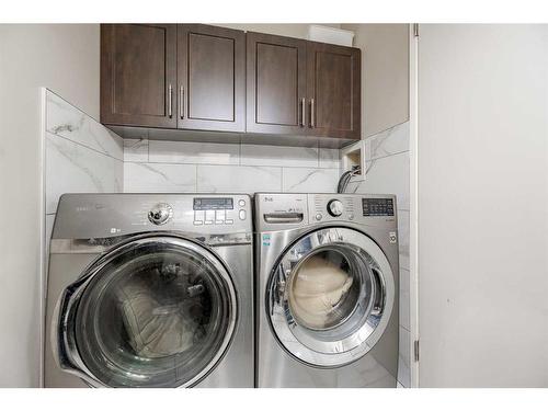 104 Riverglen Drive Se, Calgary, AB - Indoor Photo Showing Laundry Room