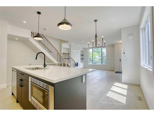 3-1927 27 Street Sw, Calgary, AB - Indoor Photo Showing Kitchen With Upgraded Kitchen