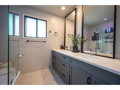 347 Woodpark Place Sw, Calgary, AB - Indoor Photo Showing Bathroom