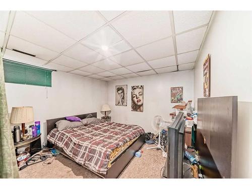 4707 Whitehorn Drive Ne, Calgary, AB - Indoor Photo Showing Bedroom