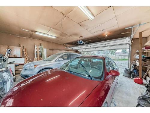 4707 Whitehorn Drive Ne, Calgary, AB - Indoor Photo Showing Garage