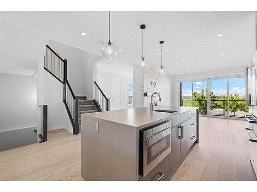 5604 37 Street Sw, Calgary, AB - Indoor Photo Showing Kitchen With Upgraded Kitchen