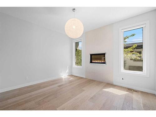 5604 37 Street Sw, Calgary, AB - Indoor With Fireplace