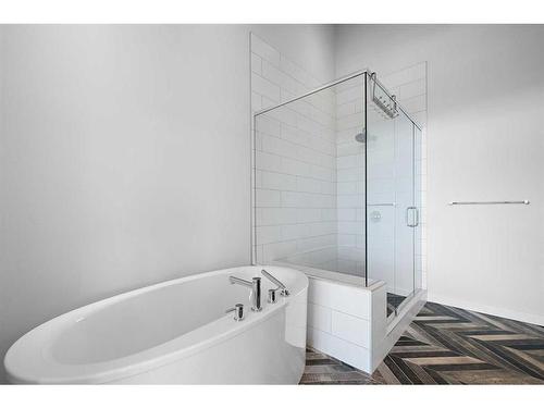 5604 37 Street Sw, Calgary, AB - Indoor Photo Showing Bathroom