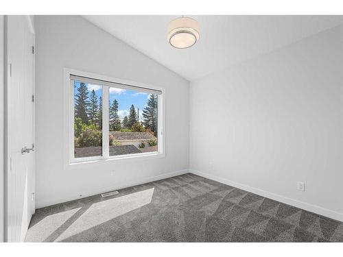 5604 37 Street Sw, Calgary, AB - Indoor Photo Showing Other Room