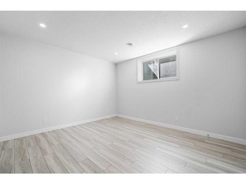 5604 37 Street Sw, Calgary, AB - Indoor Photo Showing Other Room