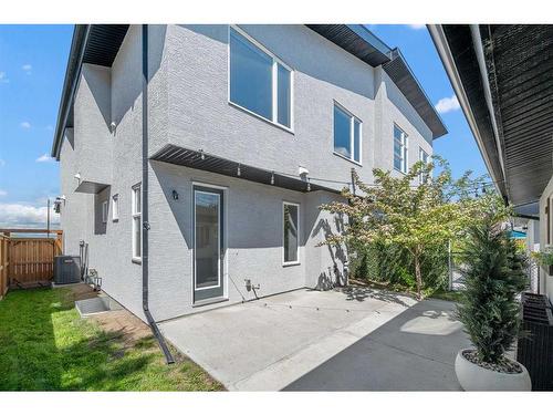 5604 37 Street Sw, Calgary, AB - Outdoor With Exterior