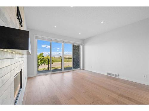 5604 37 Street Sw, Calgary, AB - Indoor With Fireplace