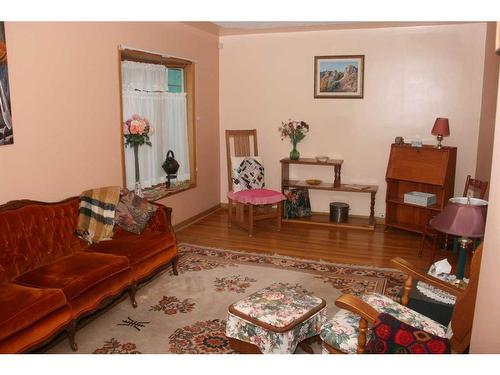 1703 32 Street Sw, Calgary, AB - Indoor Photo Showing Bedroom