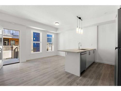 148-2117 81 Street Sw, Calgary, AB - Indoor Photo Showing Kitchen