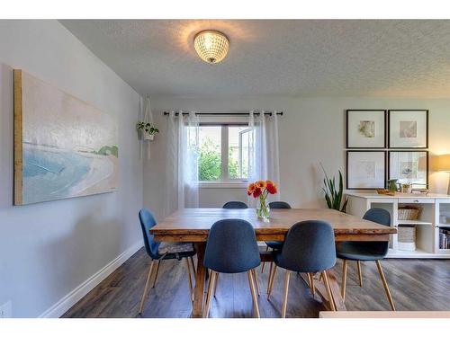 9427 Elbow Drive Sw, Calgary, AB - Indoor Photo Showing Dining Room