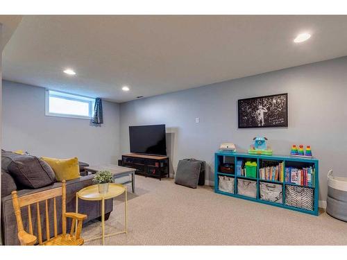 9427 Elbow Drive Sw, Calgary, AB - Indoor Photo Showing Basement