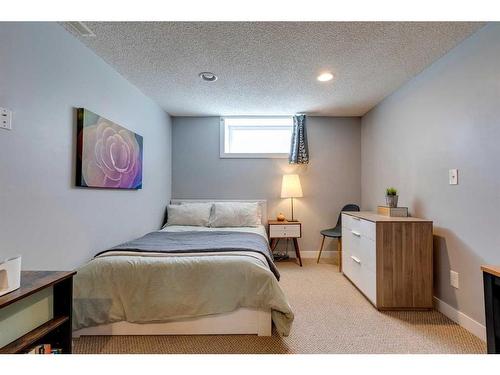9427 Elbow Drive Sw, Calgary, AB - Indoor Photo Showing Bedroom