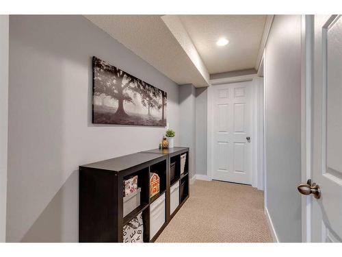 9427 Elbow Drive Sw, Calgary, AB - Indoor Photo Showing Other Room