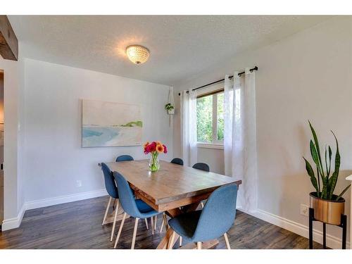9427 Elbow Drive Sw, Calgary, AB - Indoor Photo Showing Dining Room