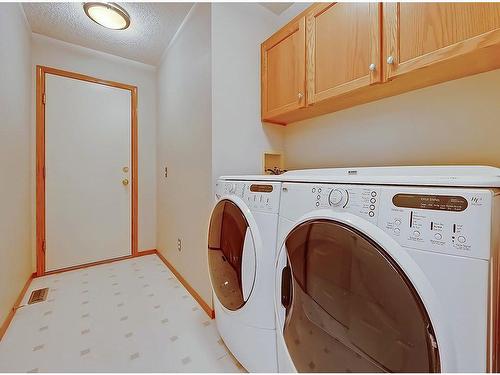 522 Hawkside Mews Nw, Calgary, AB - Indoor Photo Showing Laundry Room