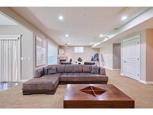 8721 14 Avenue Sw, Calgary, AB - Indoor Photo Showing Living Room