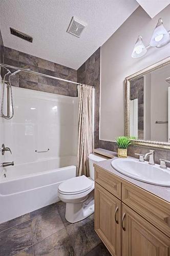 8721 14 Avenue Sw, Calgary, AB - Indoor Photo Showing Bathroom