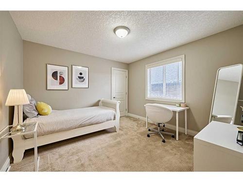 8721 14 Avenue Sw, Calgary, AB - Indoor Photo Showing Bedroom