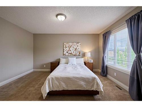 8721 14 Avenue Sw, Calgary, AB - Indoor Photo Showing Bedroom