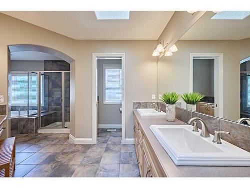 8721 14 Avenue Sw, Calgary, AB - Indoor Photo Showing Bathroom