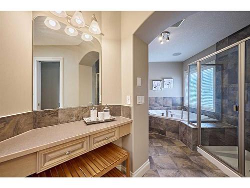 8721 14 Avenue Sw, Calgary, AB - Indoor Photo Showing Bathroom