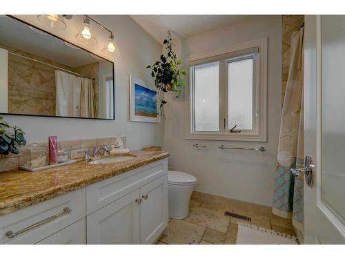 109 Shawnee Place Sw, Calgary, AB - Indoor Photo Showing Bathroom