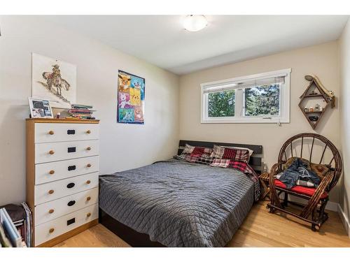 727 Avonlea Place Se, Calgary, AB - Indoor Photo Showing Bedroom