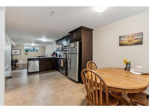 727 Avonlea Place Se, Calgary, AB - Indoor Photo Showing Dining Room