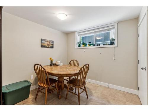 727 Avonlea Place Se, Calgary, AB - Indoor Photo Showing Dining Room