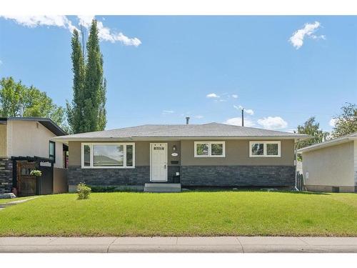 727 Avonlea Place Se, Calgary, AB - Outdoor