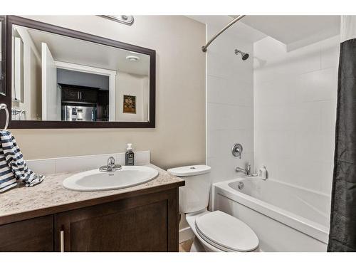 727 Avonlea Place Se, Calgary, AB - Indoor Photo Showing Bathroom