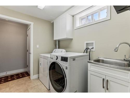 727 Avonlea Place Se, Calgary, AB - Indoor Photo Showing Laundry Room