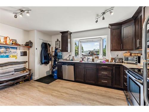 727 Avonlea Place Se, Calgary, AB - Indoor Photo Showing Kitchen