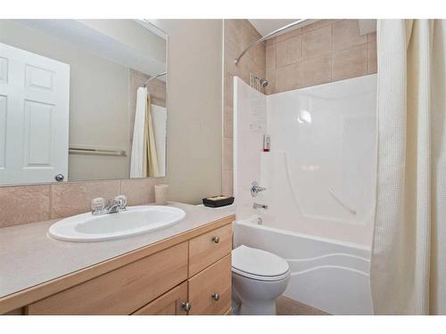74 Cedargrove Sw, Calgary, AB - Indoor Photo Showing Bathroom