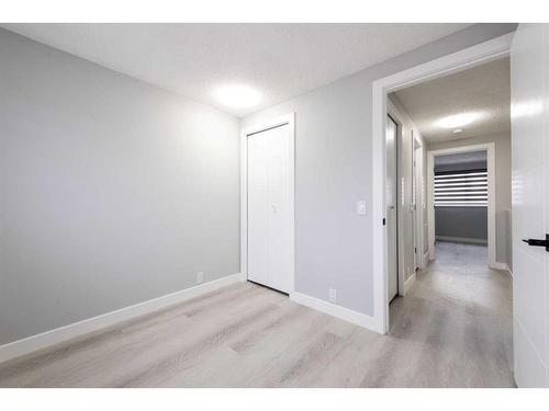 5401 54 Street Ne, Calgary, AB - Indoor Photo Showing Other Room