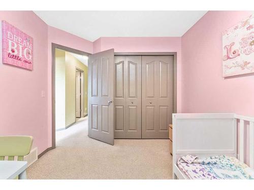 207 Bridlecrest Boulevard Sw, Calgary, AB - Indoor Photo Showing Bedroom