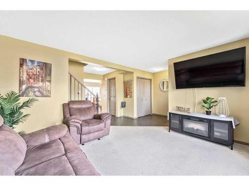 207 Bridlecrest Boulevard Sw, Calgary, AB - Indoor Photo Showing Living Room