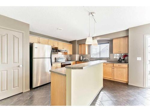 207 Bridlecrest Boulevard Sw, Calgary, AB - Indoor Photo Showing Kitchen