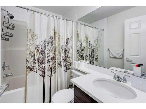 3208-215 Legacy Boulevard Se, Calgary, AB - Indoor Photo Showing Bathroom