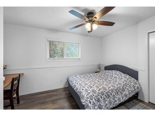 38 Valley Glen Heights Nw, Calgary, AB - Indoor Photo Showing Bedroom