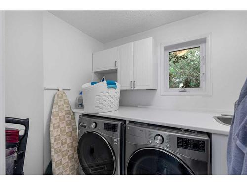 38 Valley Glen Heights Nw, Calgary, AB - Indoor Photo Showing Laundry Room