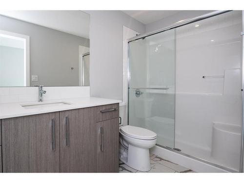 2207-681 Savanna Boulevard Ne, Calgary, AB - Indoor Photo Showing Bathroom