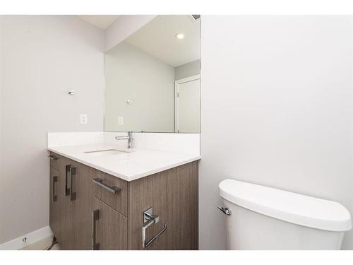 2207-681 Savanna Boulevard Ne, Calgary, AB - Indoor Photo Showing Bathroom