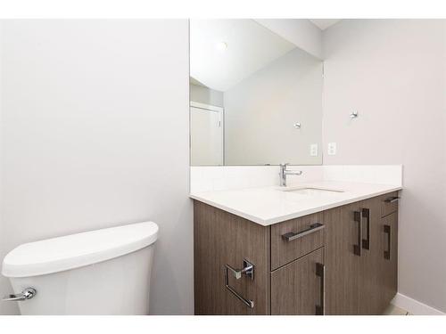 2207-681 Savanna Boulevard Ne, Calgary, AB - Indoor Photo Showing Bathroom