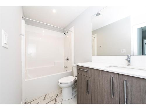 2207-681 Savanna Boulevard Ne, Calgary, AB - Indoor Photo Showing Bathroom