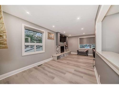 16 Rundlewood Bay Ne, Calgary, AB - Indoor Photo Showing Other Room