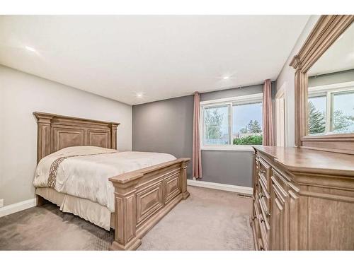 16 Rundlewood Bay Ne, Calgary, AB - Indoor Photo Showing Bedroom