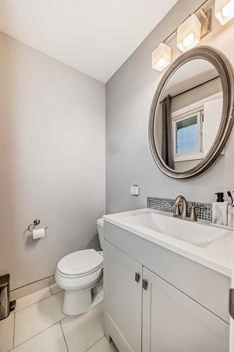 16 Rundlewood Bay Ne, Calgary, AB - Indoor Photo Showing Bathroom