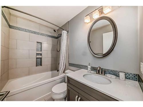 16 Rundlewood Bay Ne, Calgary, AB - Indoor Photo Showing Bathroom